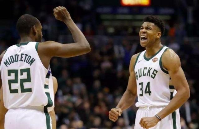 英超联赛周最佳球员：费尔南德斯获得满分10分（英超周最佳出炉：费尔南德斯获评满分10分）