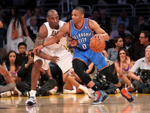 苏格兰女足队长卡思伯特与中国队比赛时头部受伤，被紧急送医（苏格兰女足队长卡思伯特在对华比赛中头部受伤，紧急送往医院）