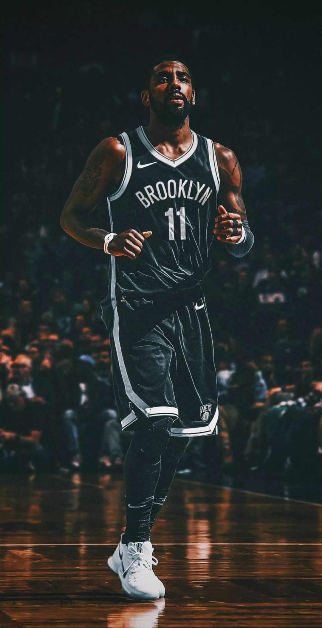 庆祝进球的时候拉着你自拍的是谁？福登：不认识，随便找的人（进球庆祝时把你拽来自拍的是谁？福登：不认识，临时随便找的）