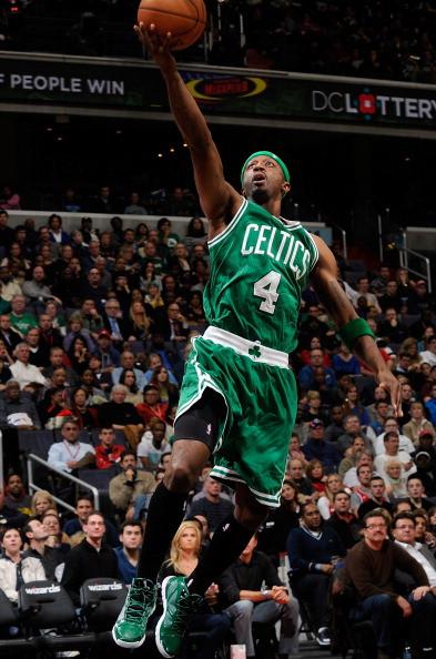 继姆巴佩之后，凯恩是本赛季第二位打入25球的五大联赛球员（凯恩成为本赛季五大联赛第二位打进25球的球员，仅次于姆巴佩）