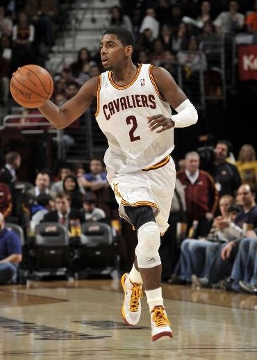 德比即将打响！枪手热刺发布对阵海报：萨卡、西蒙斯等人出镜（北伦敦德比倒计时！阿森纳与热刺发布对阵海报：萨卡、西蒙斯领衔亮相）